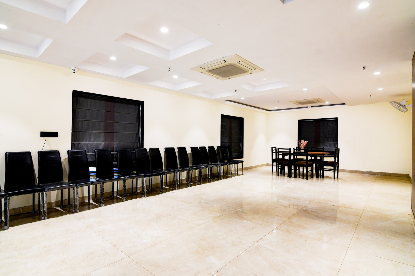 Super Townhouse New Town Near Dlf,New Town,4 star