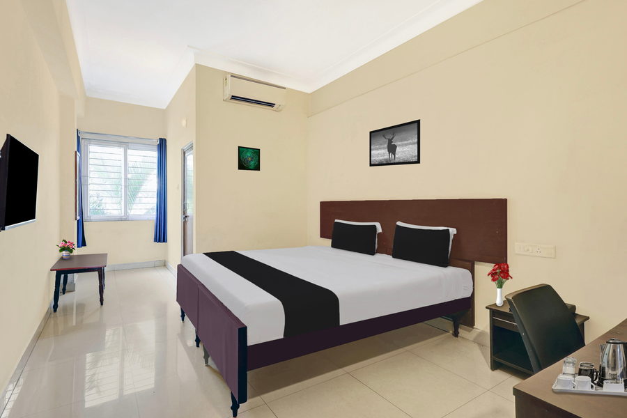 oyo collection o jagadamba junction near beach road