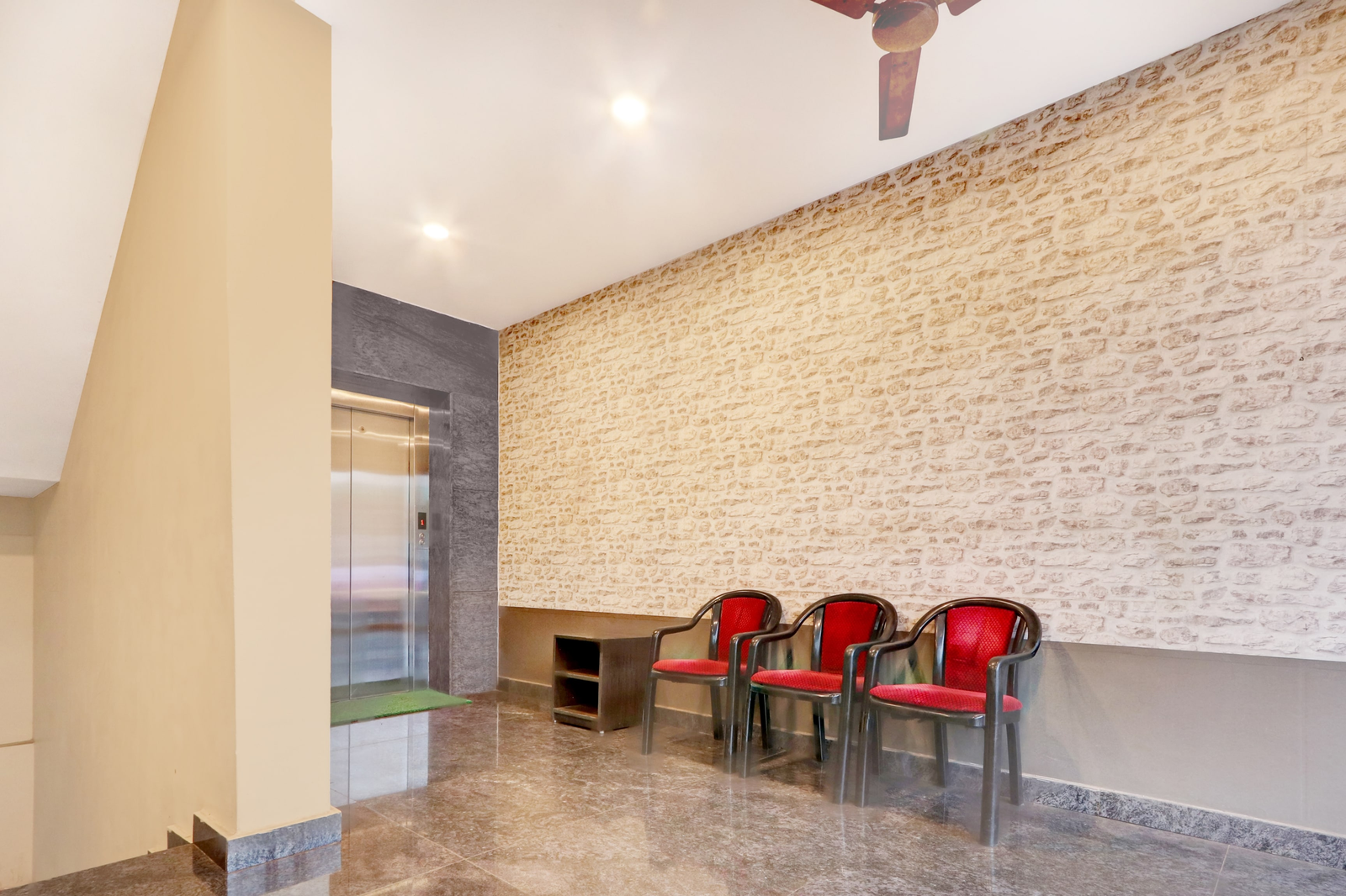Super Townhouse Daba Garden Road,Dondaparthy - Railway Station Road,3 star