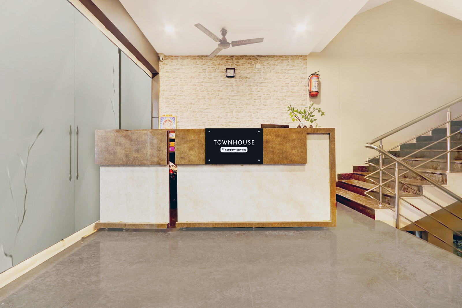 Super Townhouse Daba Garden Road,Dondaparthy - Railway Station Road,3 star