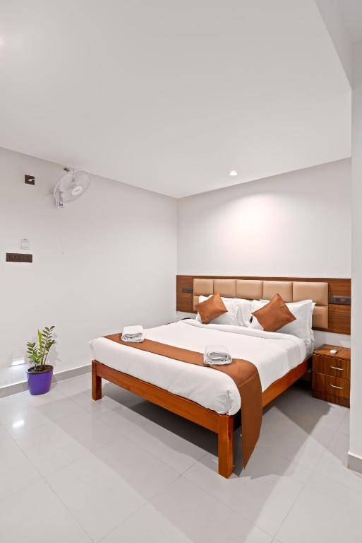 The Elite Hotel,Tank Bund Road,3 star