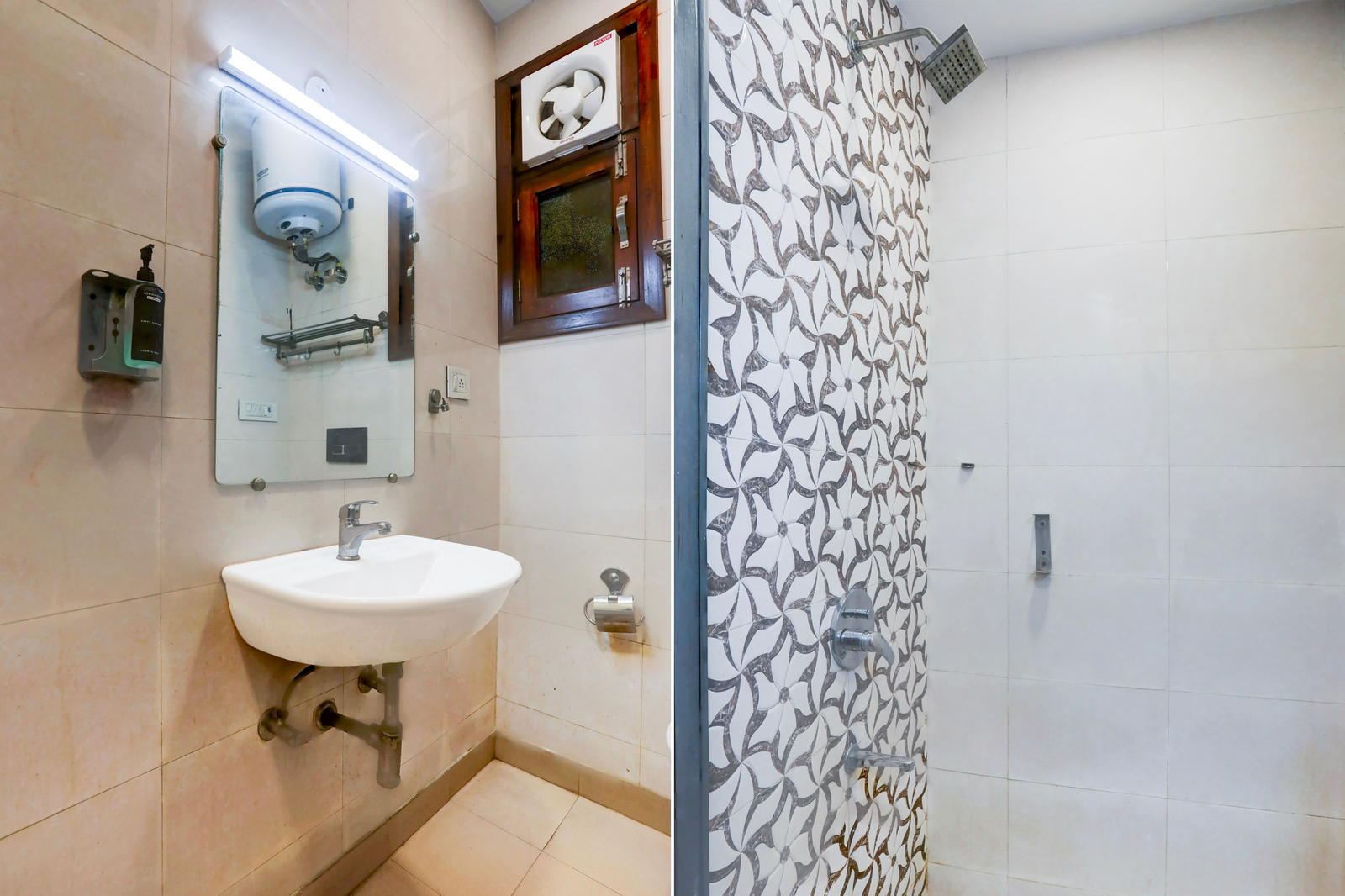 super townhouse rohini sector 24