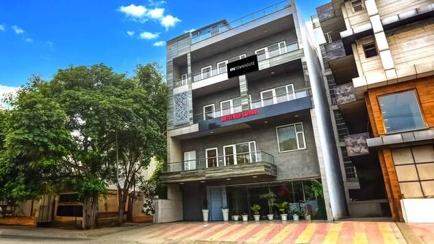Super Townhouse Rohini Sector 23,Rohini,4 star