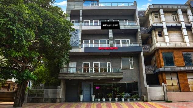 Super Townhouse Rohini Sector 23,Rohini,4 star