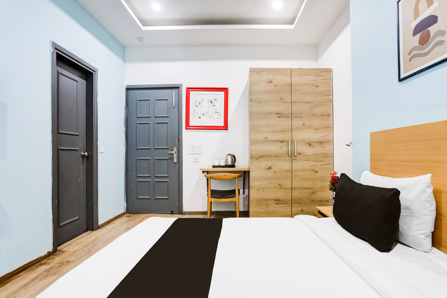 super townhouse rohini sector 23