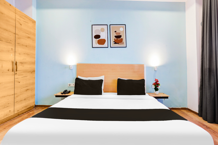 super townhouse rohini sector 23