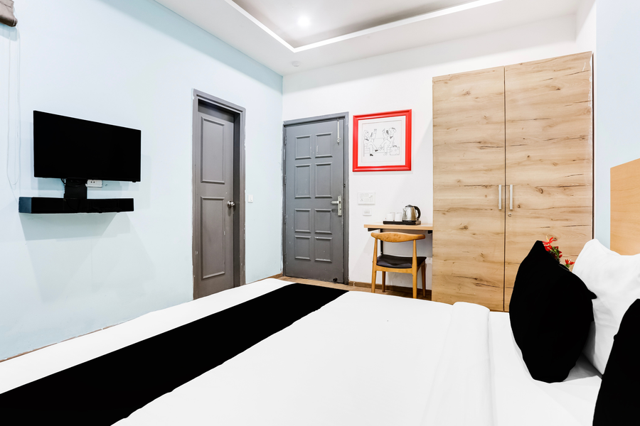 super townhouse rohini sector 23