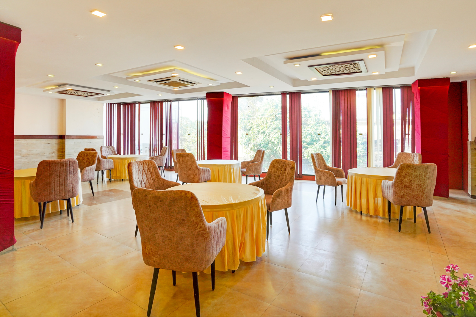 Super Townhouse Prince Chowk Near Railway Station,NEAR DEHRADUN TRAIN STATION,4 star