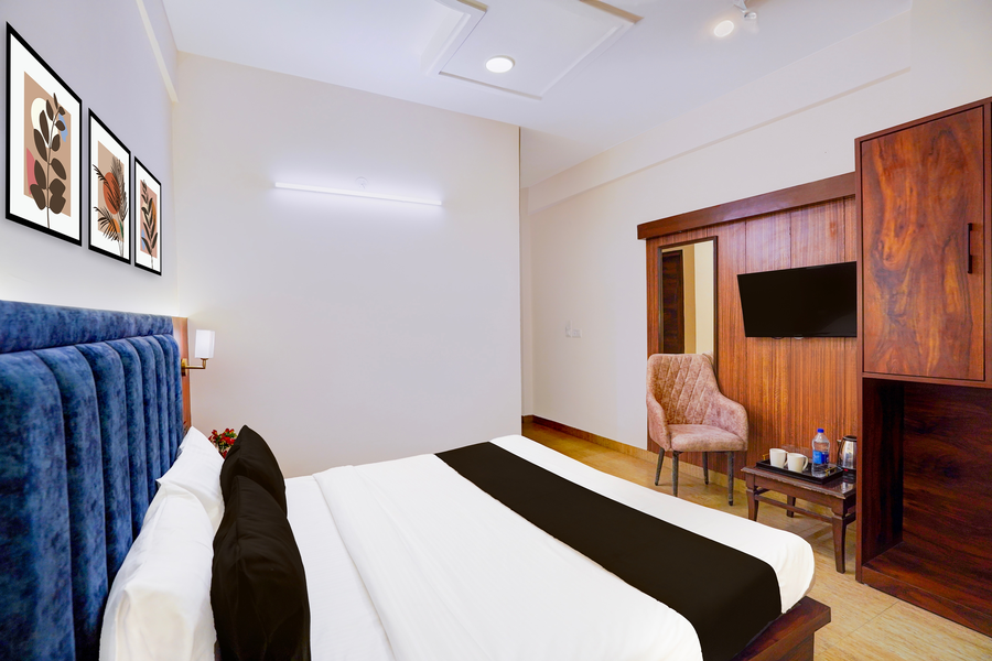 super townhouse prince chowk near railway station