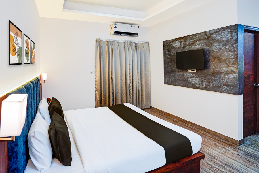 super townhouse prince chowk near railway station