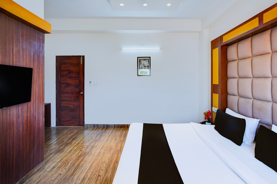 super townhouse prince chowk near railway station