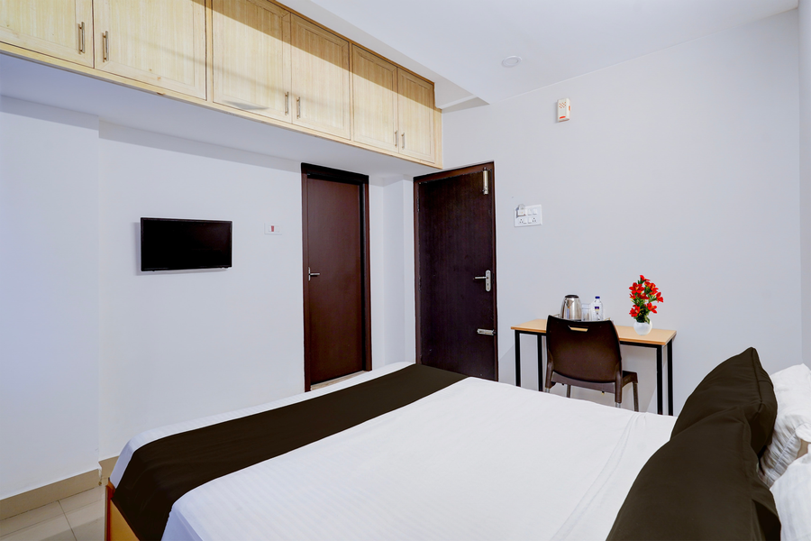 super hotel o valasaravakkam near chandra metro mall