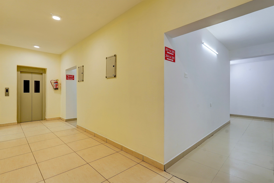 super hotel o valasaravakkam near chandra metro mall