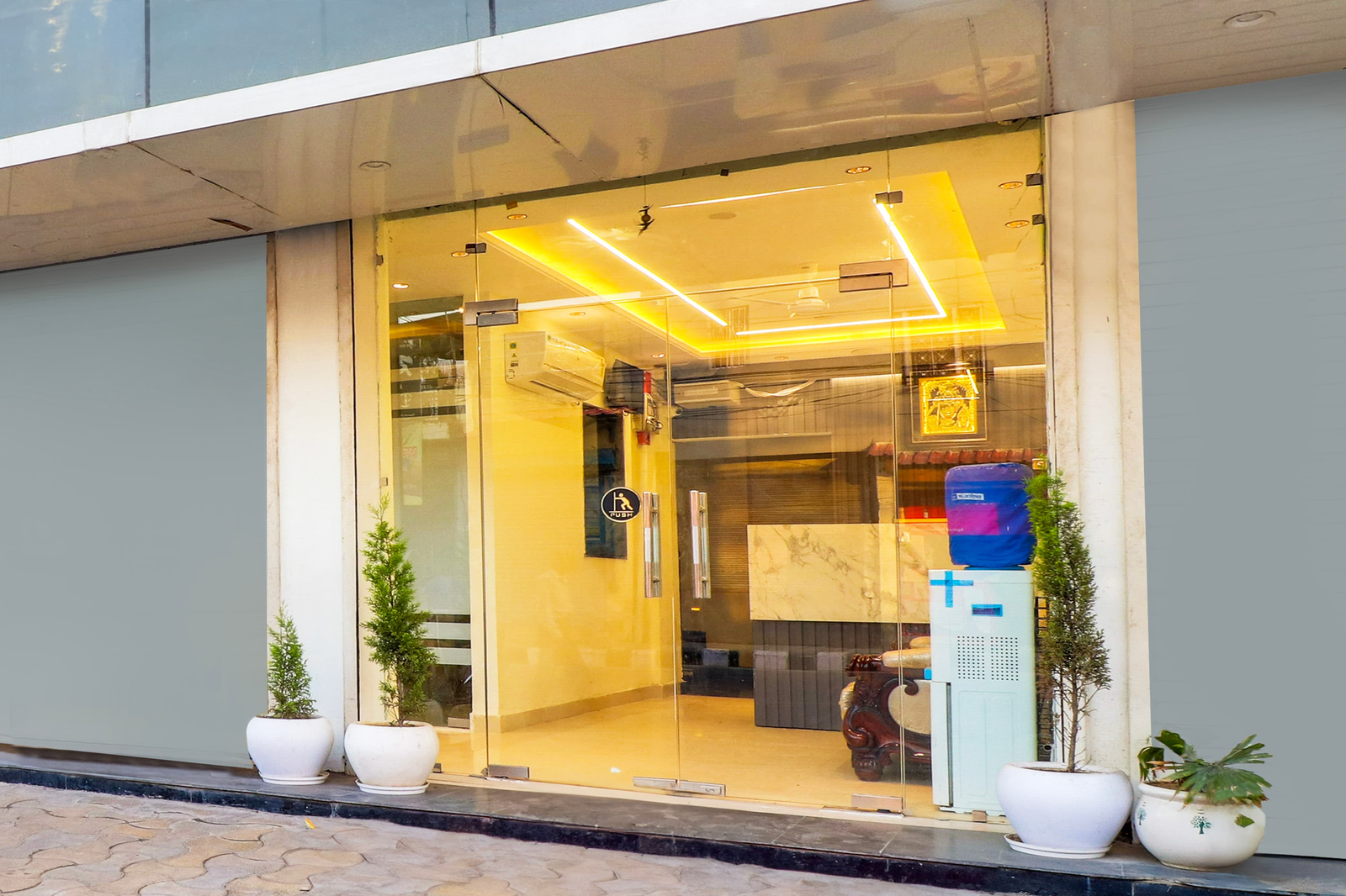 Super Collection O Kanwali Road Near Railway Station,NEAR DEHRADUN TRAIN STATION,4 star