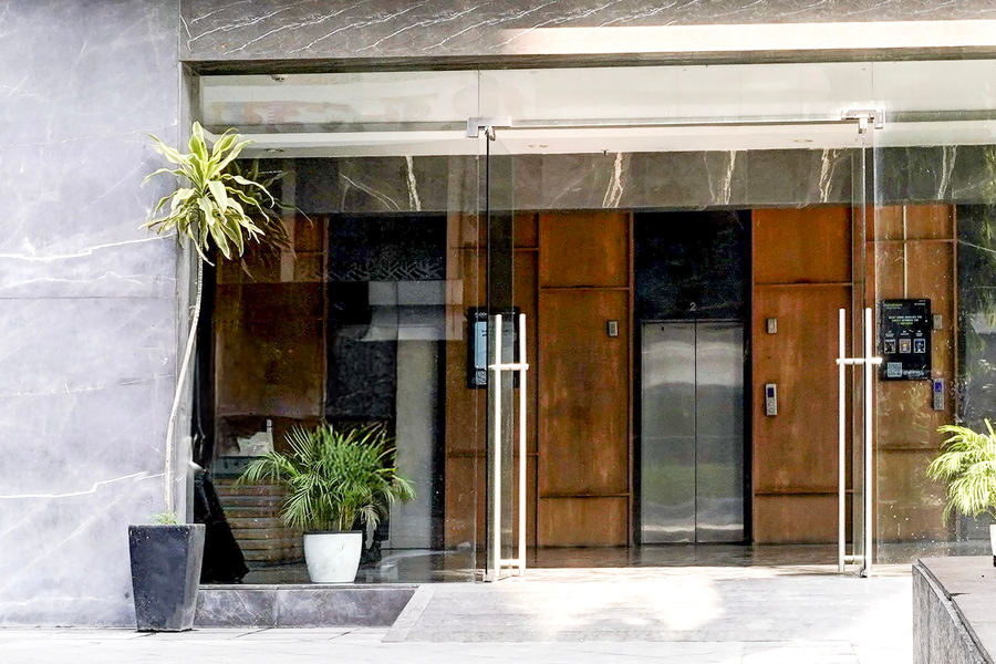 super townhouse pbg mall vashi