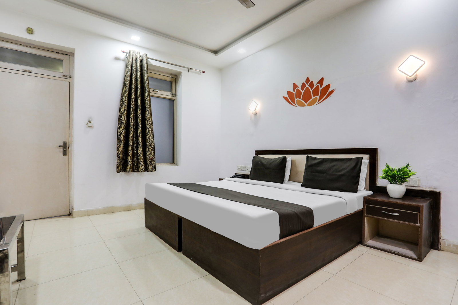 hotel o tajganj near taj mahal west gate