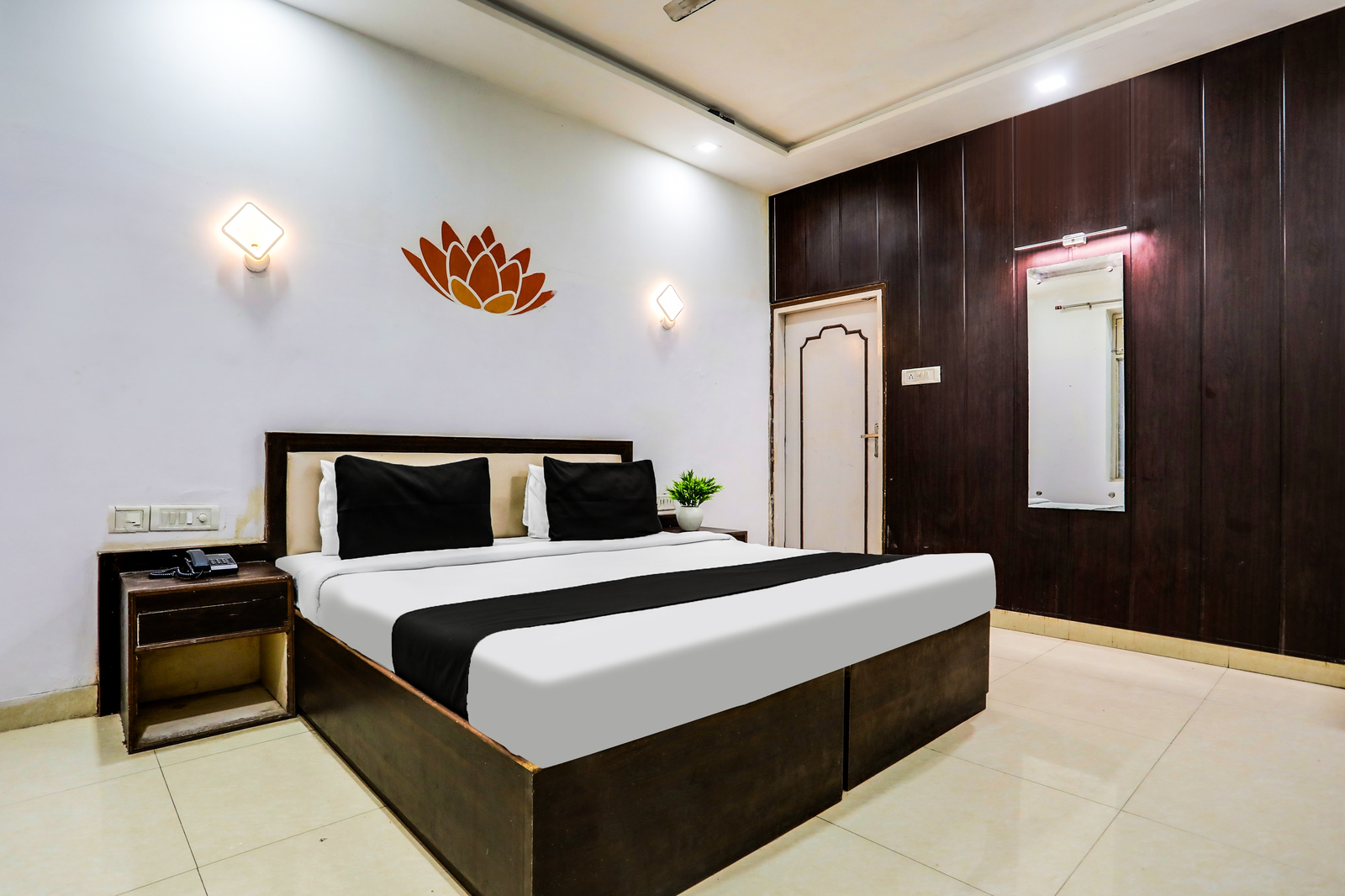 hotel o tajganj near taj mahal west gate