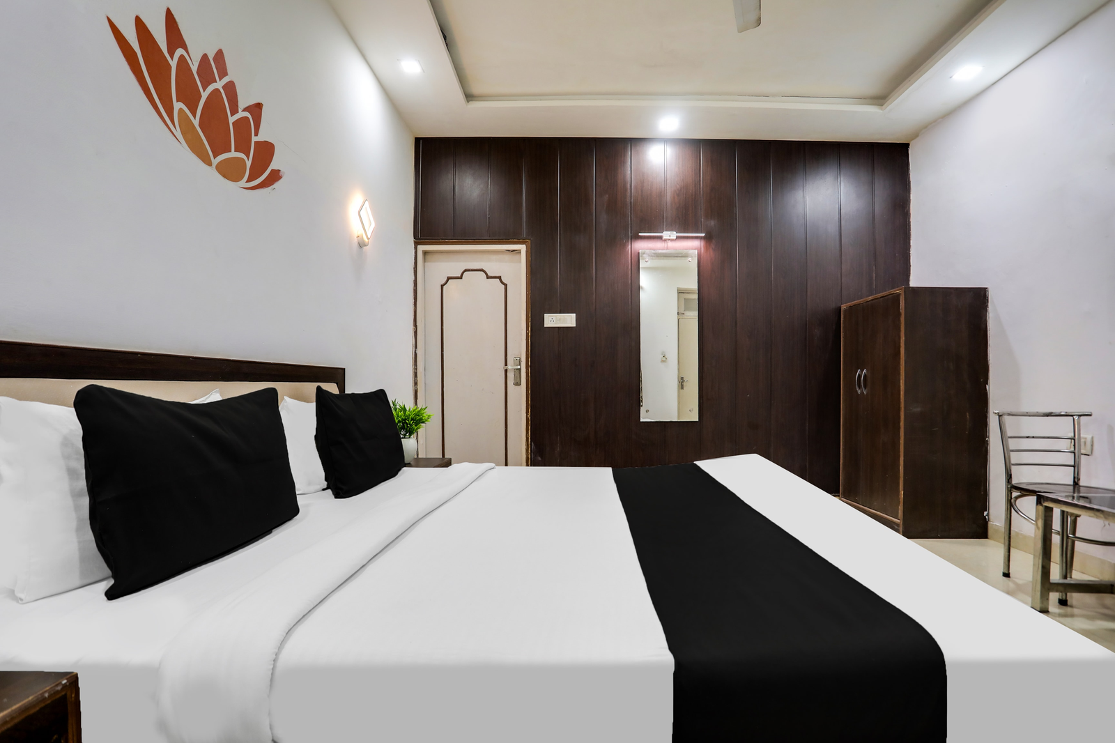 hotel o tajganj near taj mahal west gate