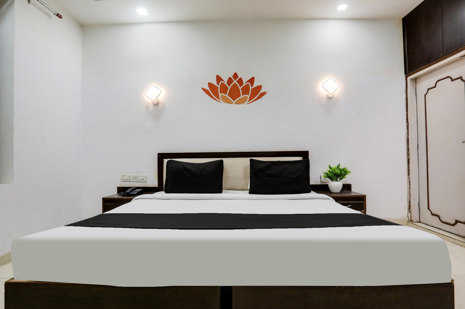 hotel o tajganj near taj mahal west gate