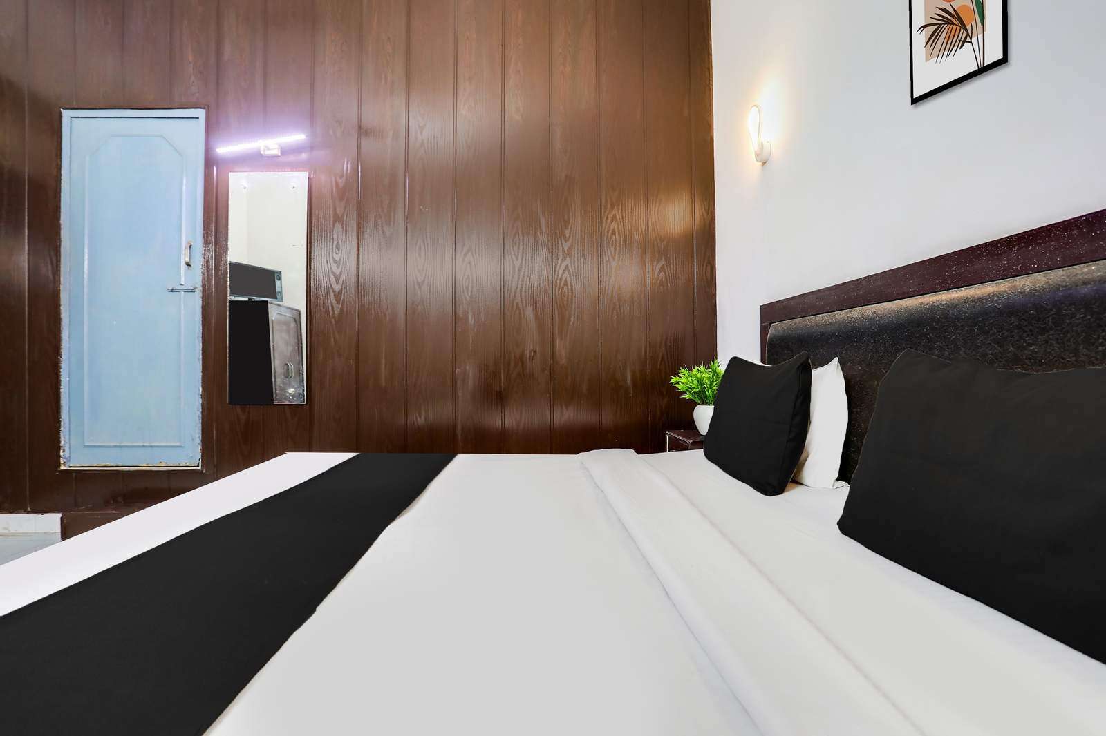 hotel o tajganj near taj mahal west gate