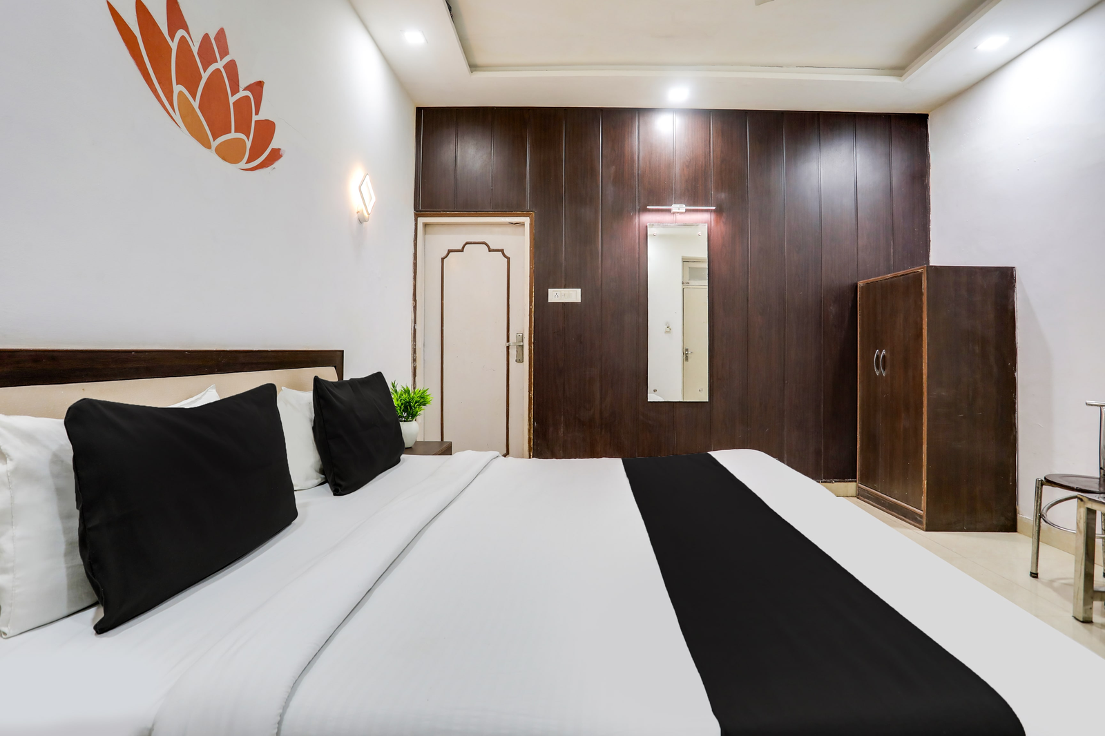 hotel o tajganj near taj mahal west gate