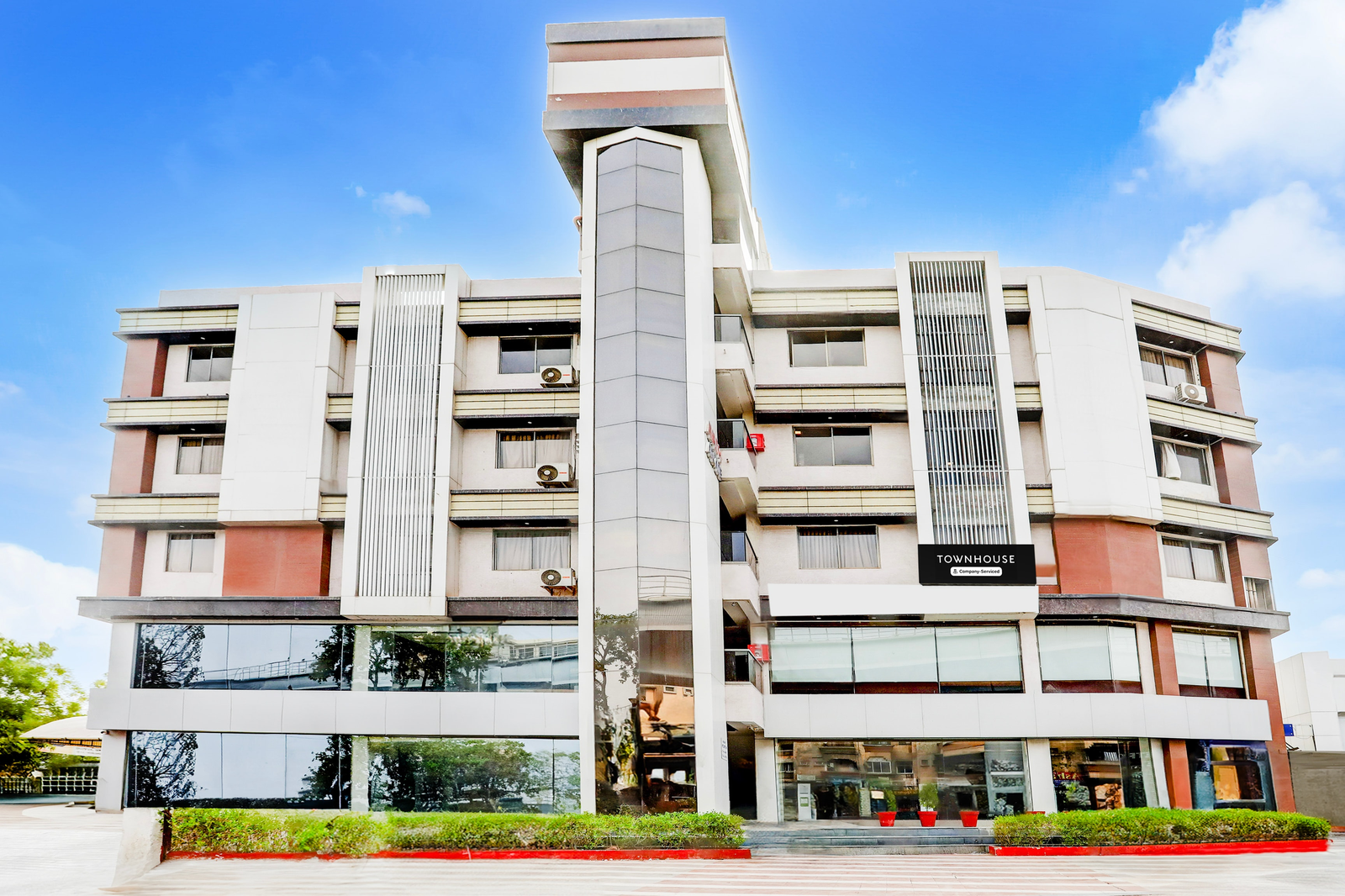 Super Townhouse Prahladnagar,KANKARIA,3 star