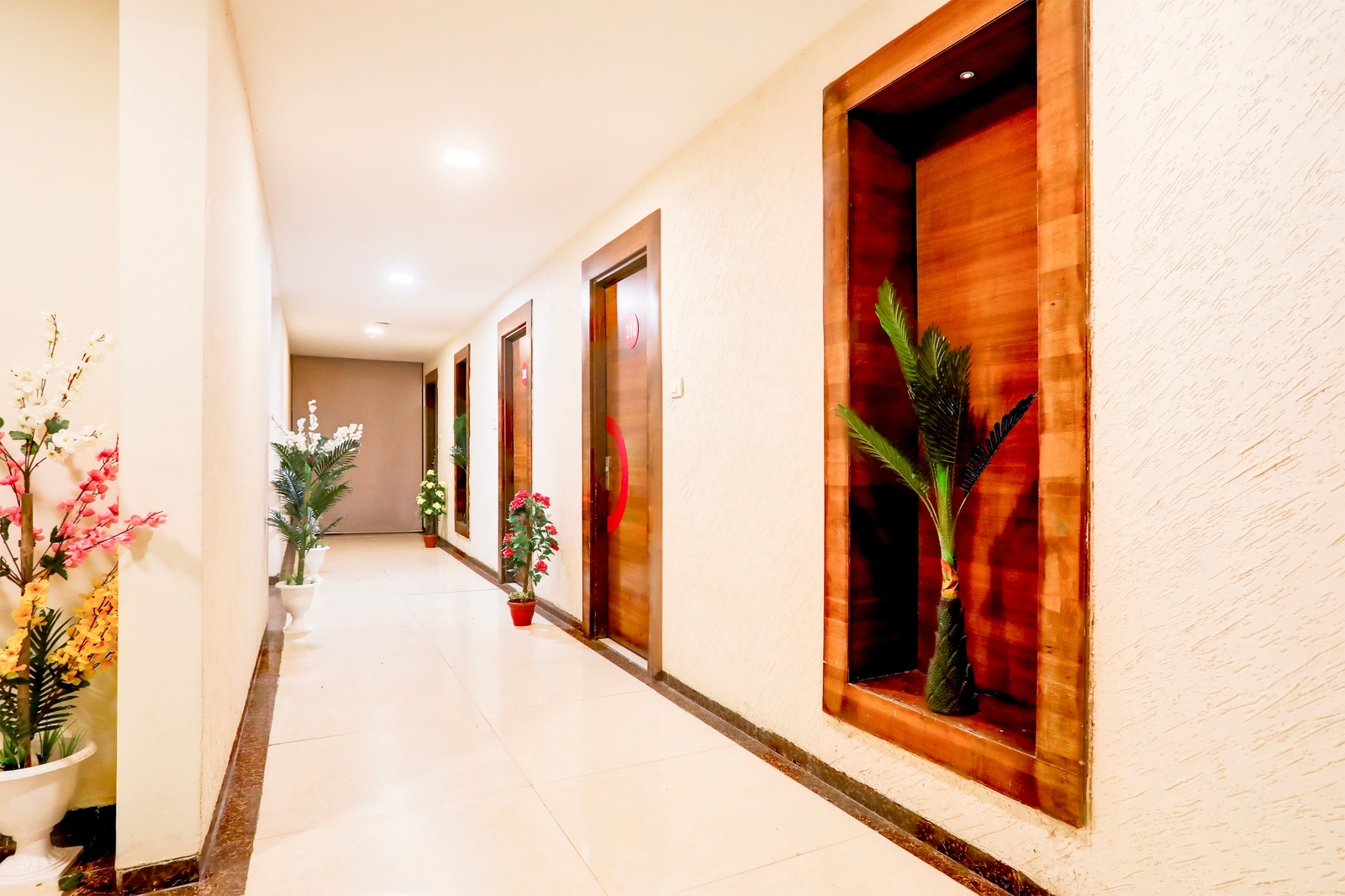 Super Townhouse Prahladnagar,KANKARIA,3 star