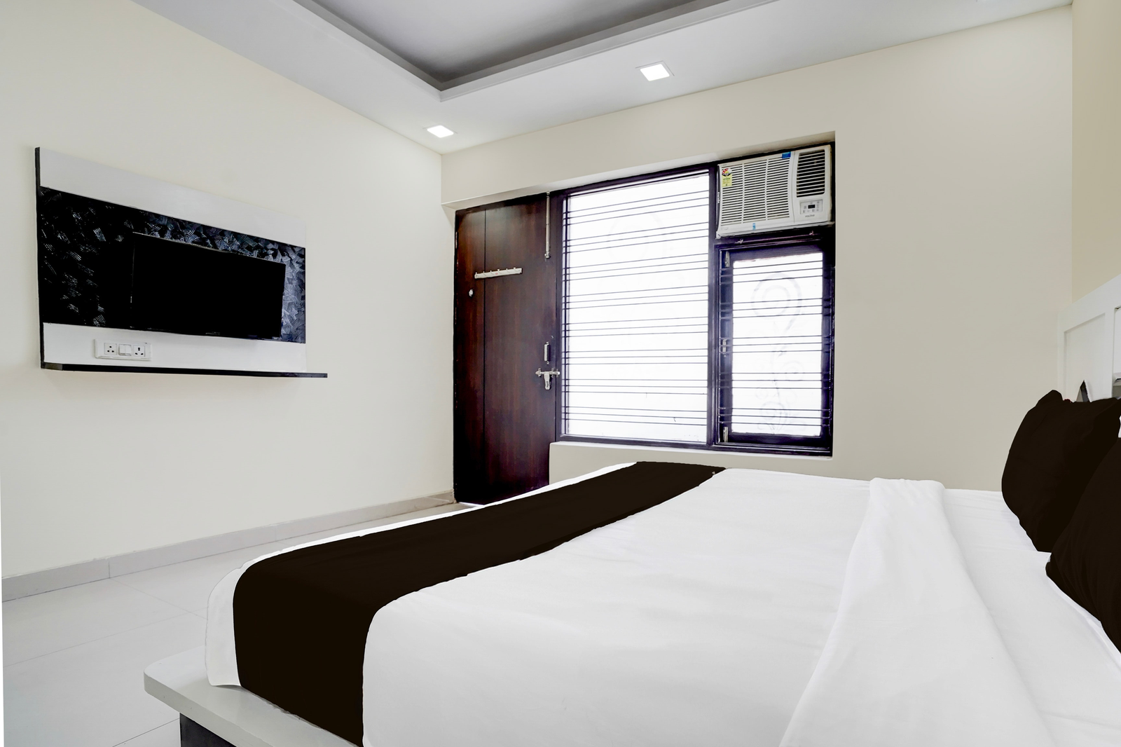 super collection o sector 70 noida