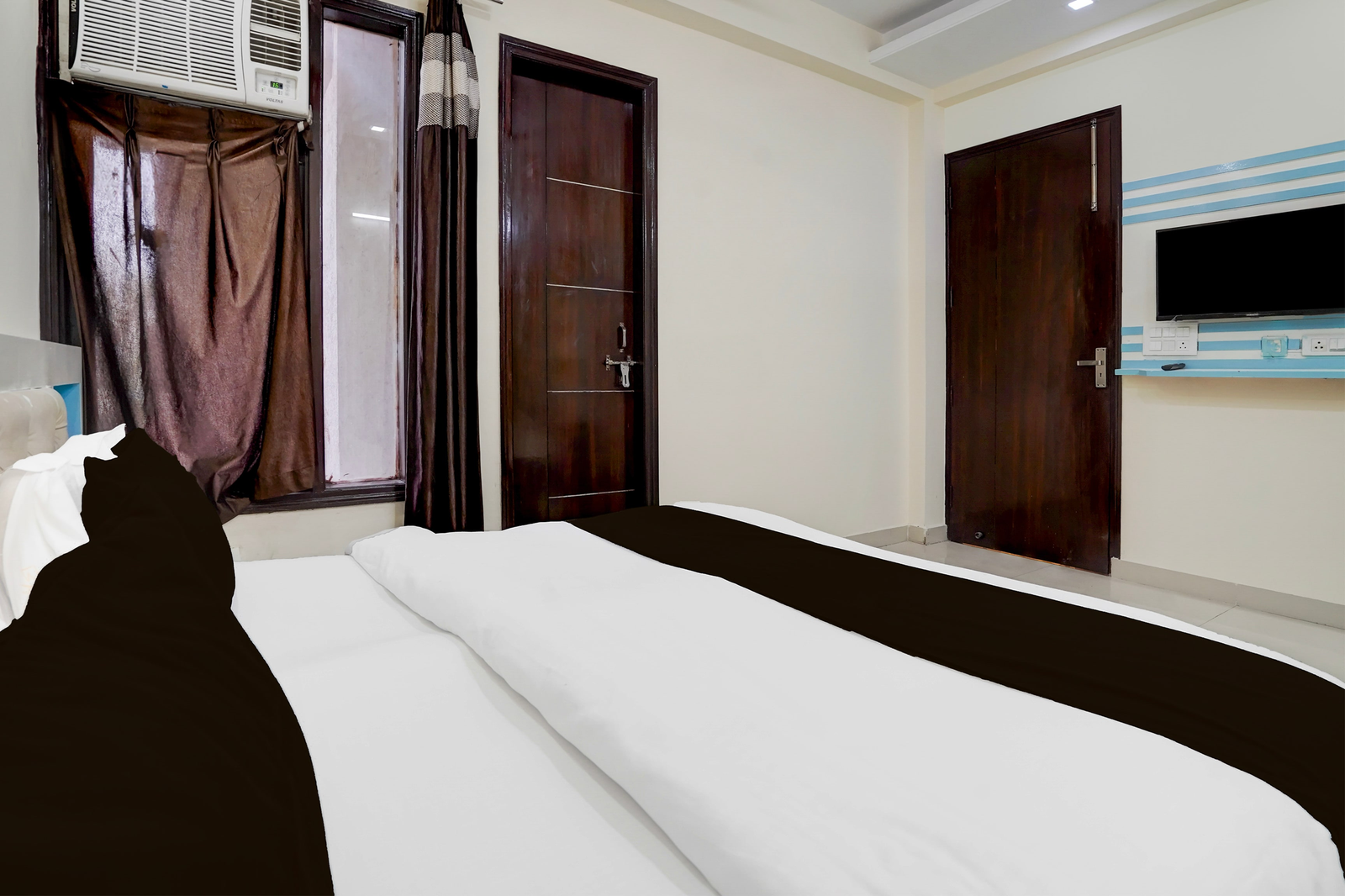 super collection o sector 70 noida