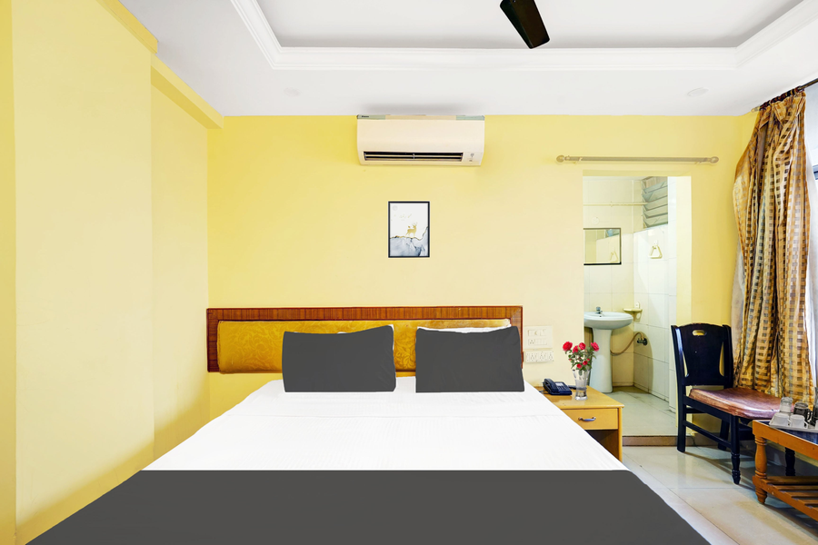 super hotel o padmavathi puram near railway station