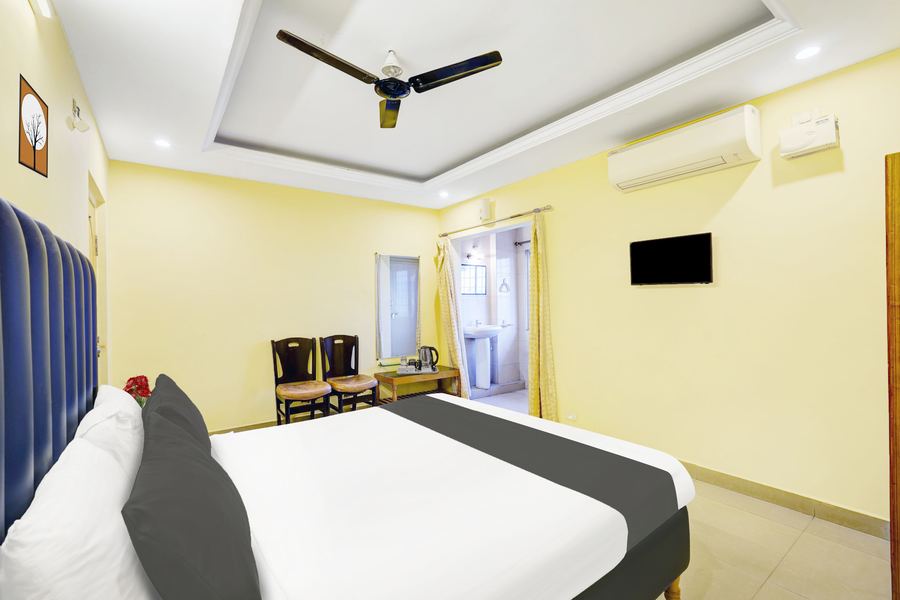 super hotel o padmavathi puram near railway station