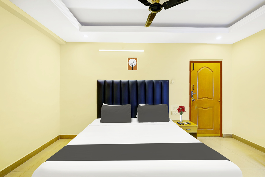 super hotel o padmavathi puram near railway station
