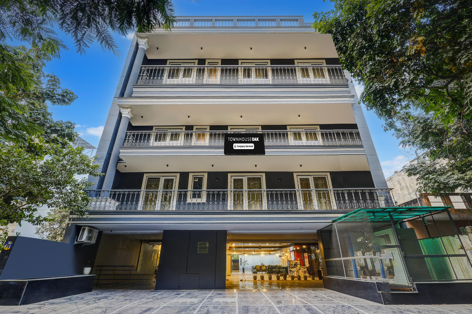 Super Townhouse Oak Udyog Vihar,Palam Vihar,4 star