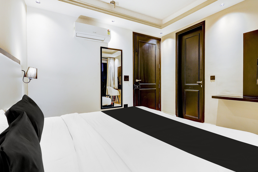 super townhouse oak udyog vihar