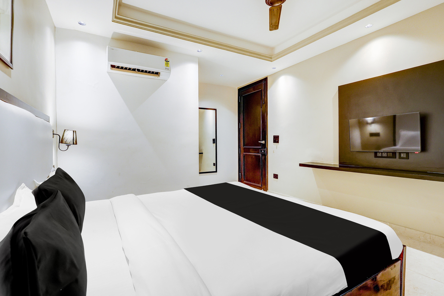 super townhouse oak udyog vihar