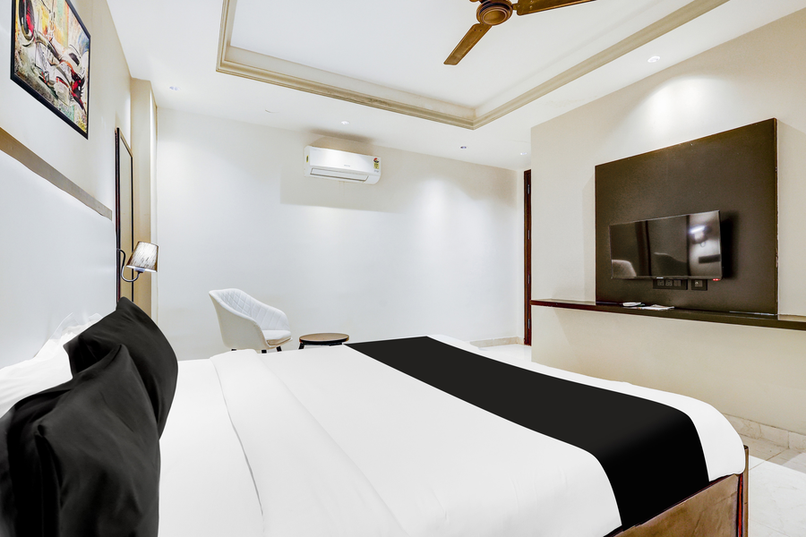 super townhouse oak udyog vihar