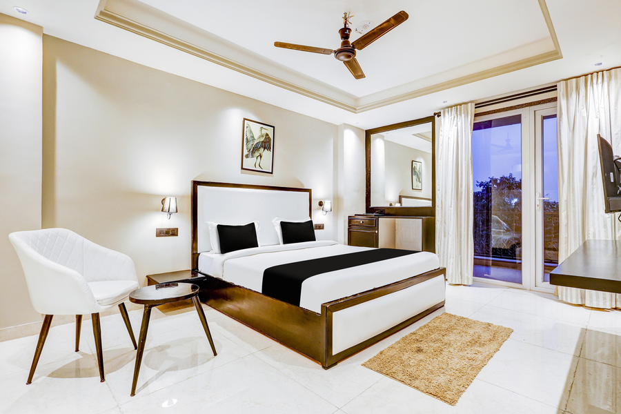 super townhouse oak udyog vihar