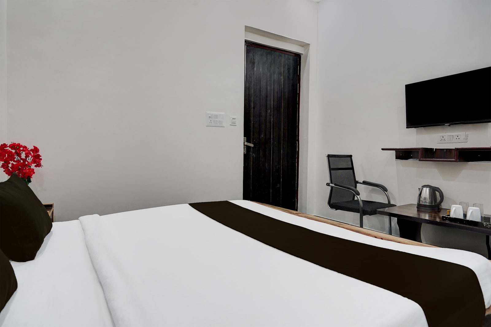 super hotel o govind nagar near krishan janm bhoomi