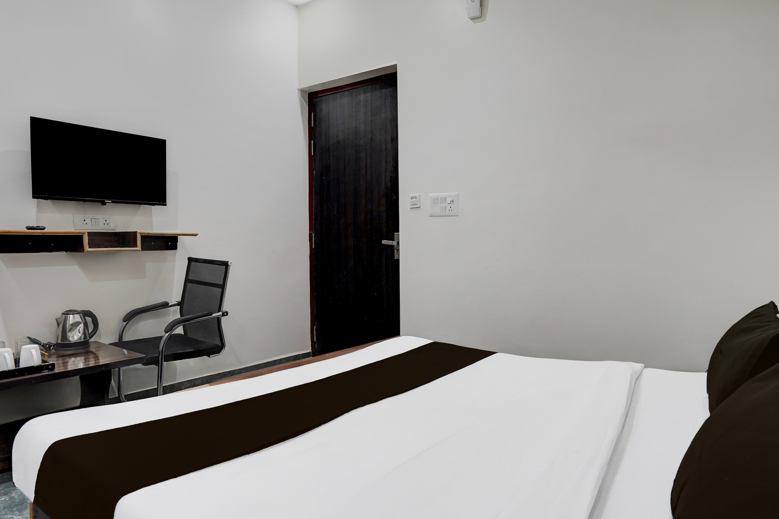 super hotel o govind nagar near krishan janm bhoomi