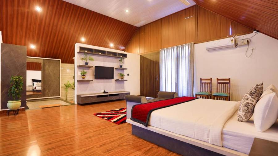 The Grand Retreat,,3 star