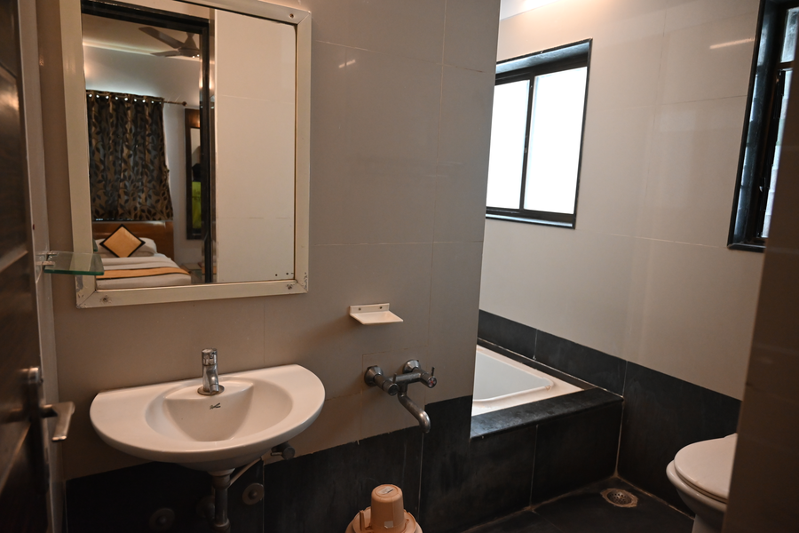 hotel shradha saburi palace