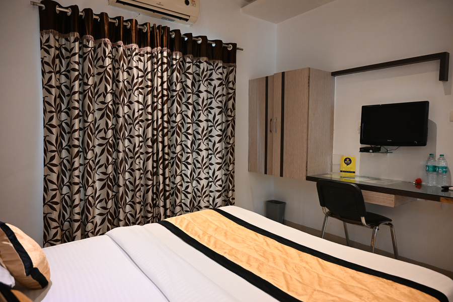 hotel shradha saburi palace