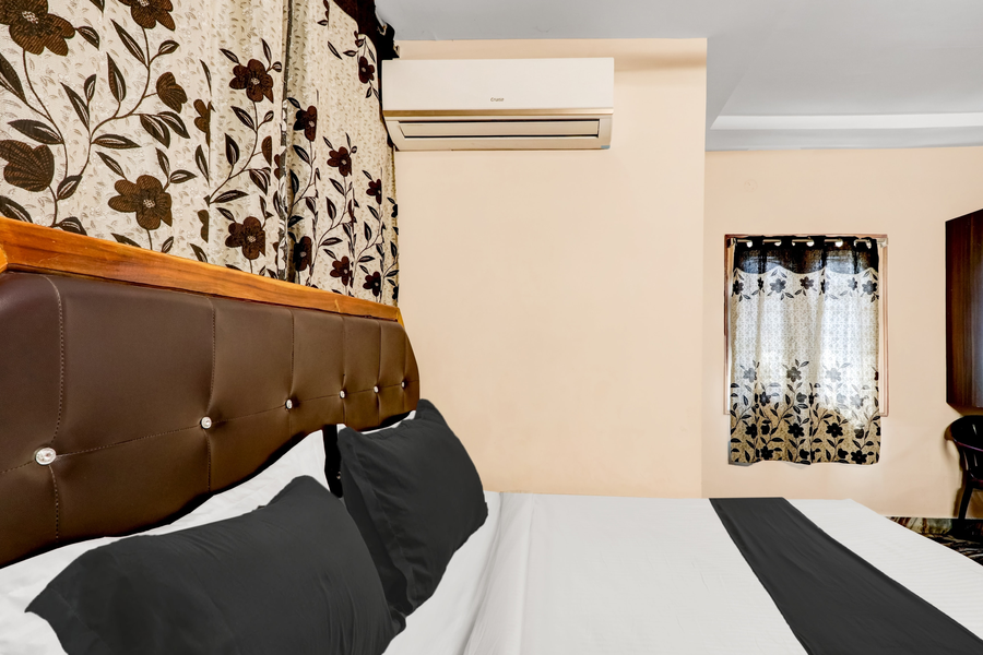 oyo hotel o adarsh nagar near kavya hospital