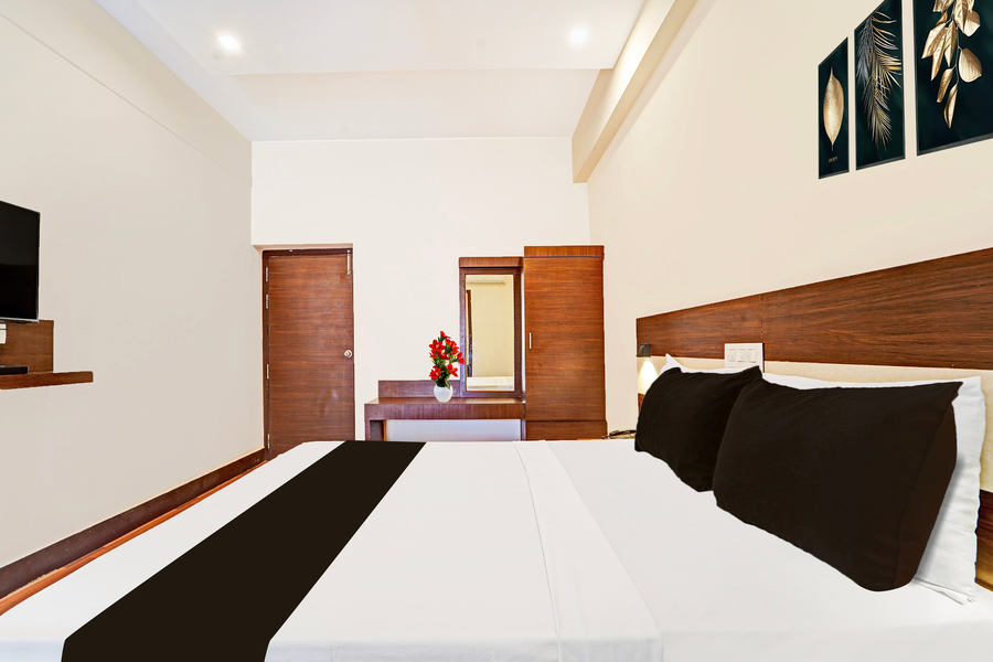 collection o skry hotels gandhipuram