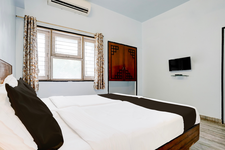 super hotel o padampura near railway station