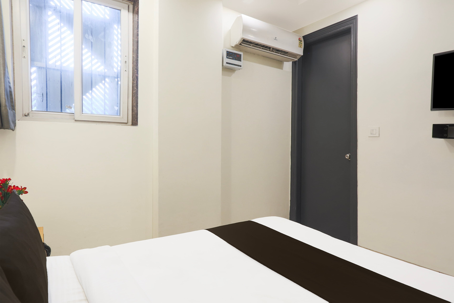 super townhouse rohini sector 18 formerly relic stay