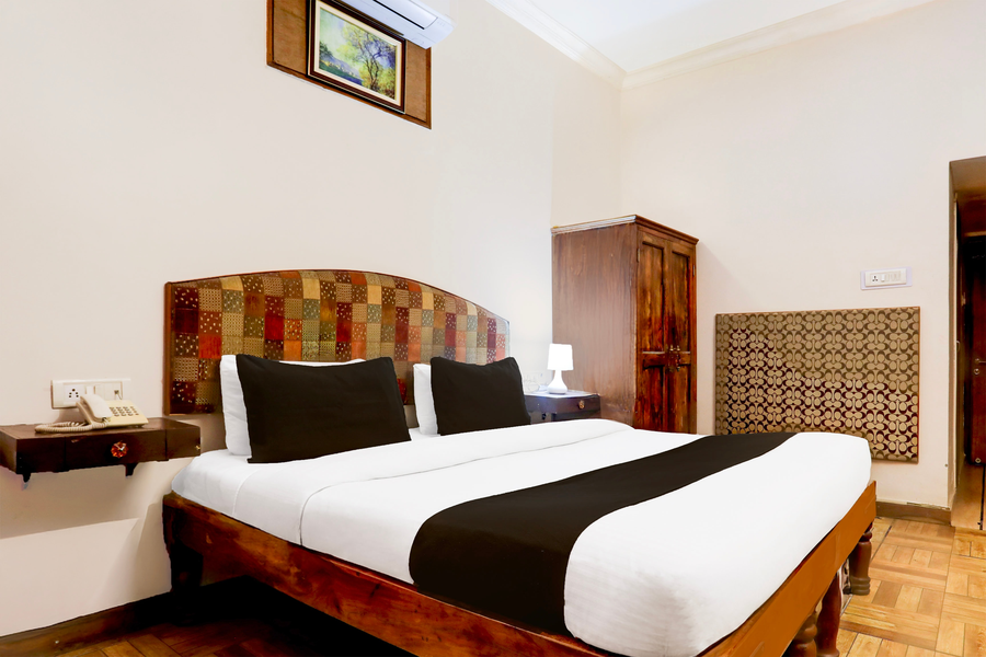 hotel o rai ka bagh near railway station