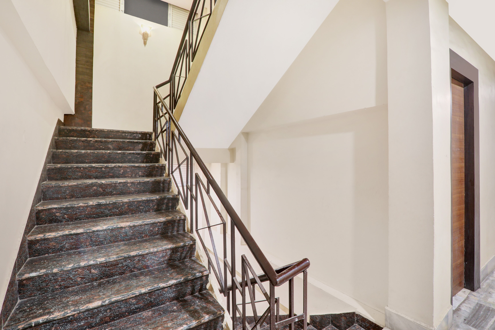 super townhouse kankarbagh formerly kunwar alcajars