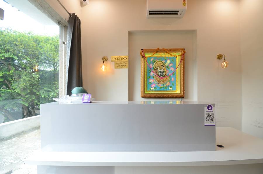 Hotel Shri Dhwaja Inn,Rampura,2 star