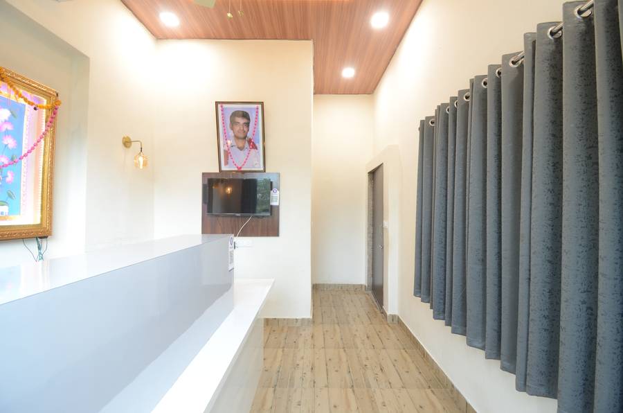 Hotel Shri Dhwaja Inn,Rampura,2 star